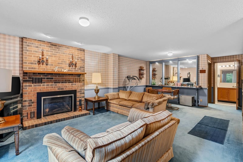 2420 Mendelssohn Ln N #5, Golden Valley, MN 55427