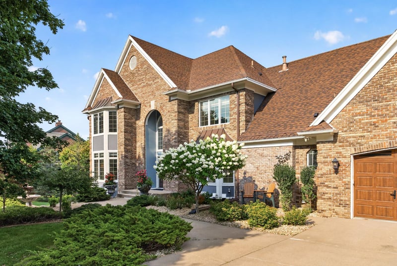 10 Lake Ct, North Oaks, MN 55127
