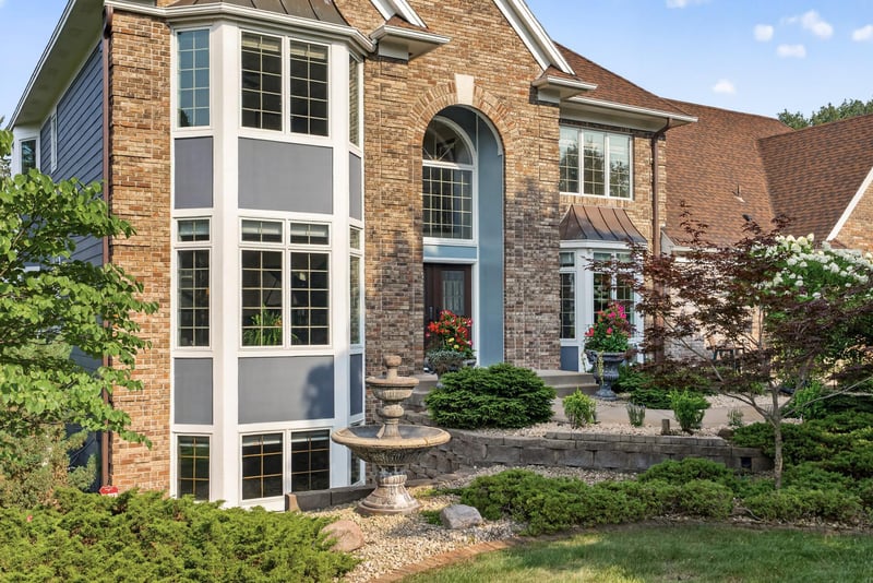 10 Lake Ct, North Oaks, MN 55127