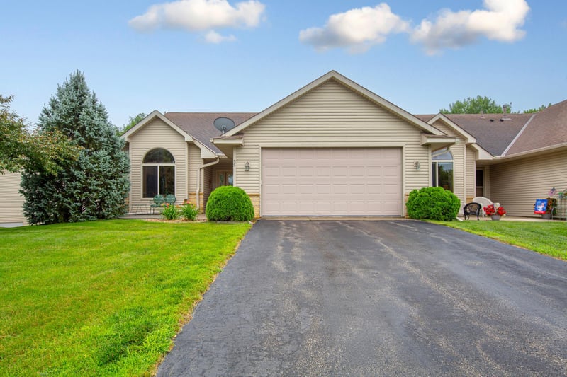 55 Egret Ln, Elysian, MN 56028