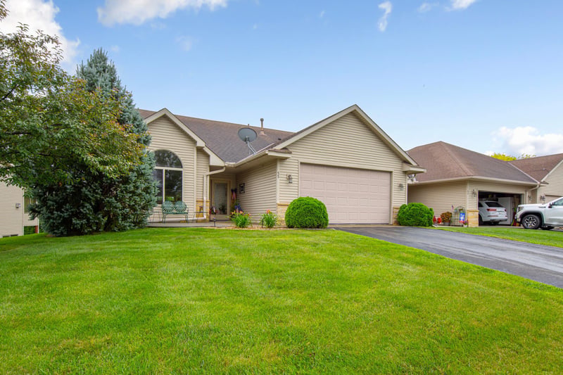 55 Egret Ln, Elysian, MN 56028