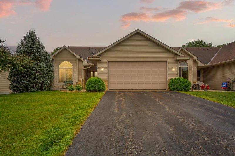 55 Egret Ln, Elysian, MN 56028
