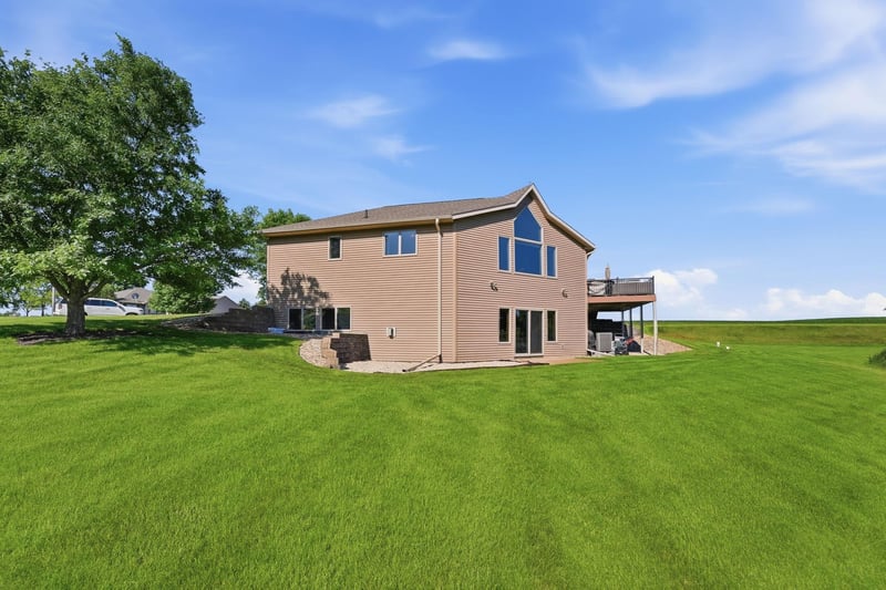 126 57th Ave NE, Willmar, MN 56201
