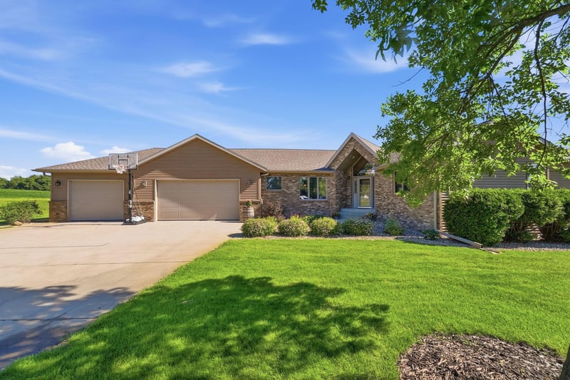 126 57th Ave NE, Willmar, MN 56201