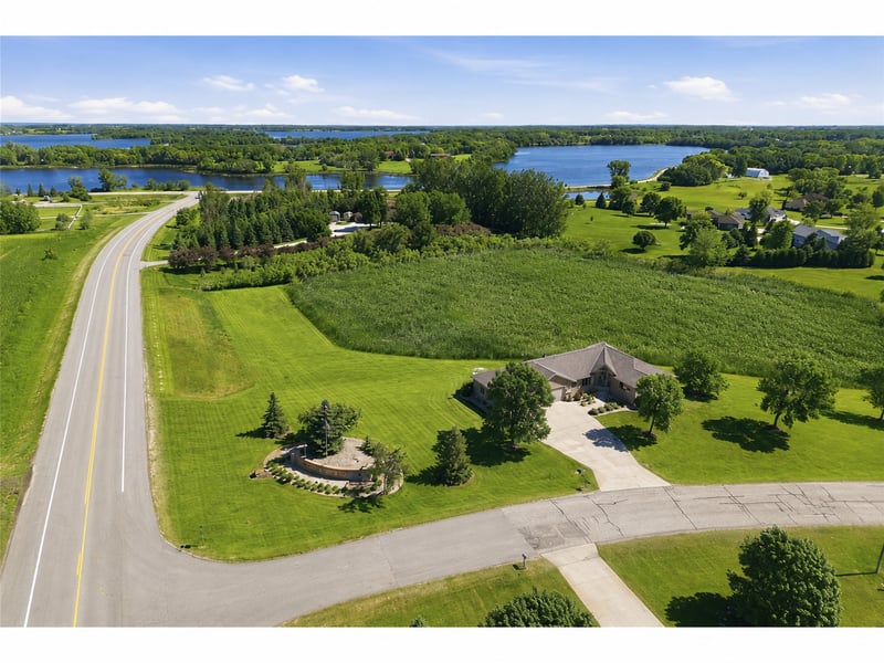 126 57th Ave NE, Willmar, MN 56201