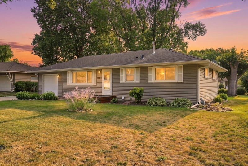 2005 Maple St, Hastings, MN 55033