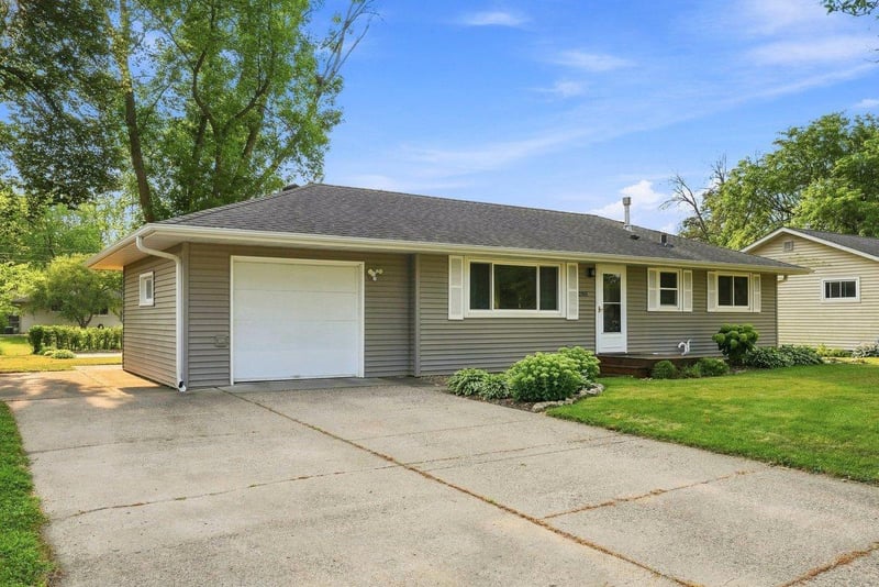 2005 Maple St, Hastings, MN 55033