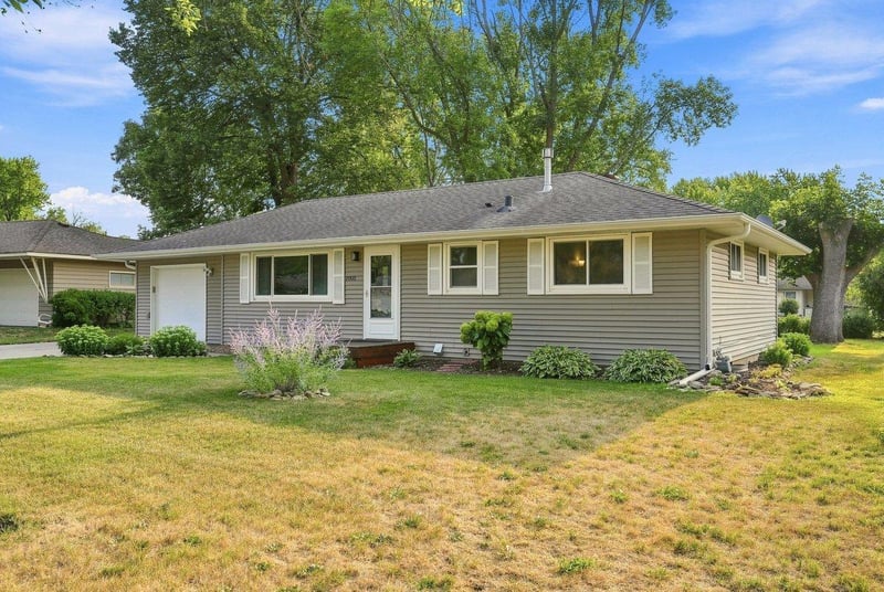 2005 Maple St, Hastings, MN 55033
