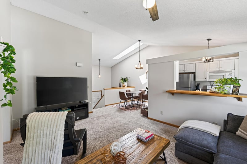 8087 Curtis Ln, Eden Prairie, MN 55347
