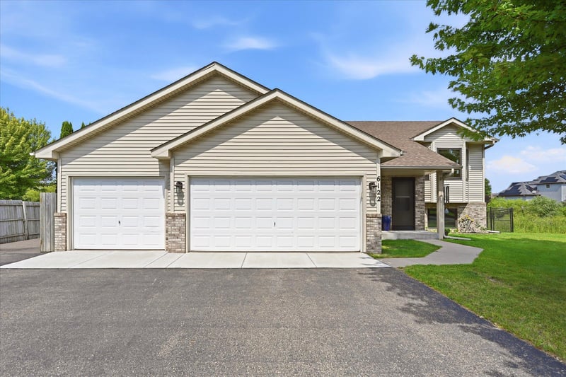 6122 152nd St N, Hugo, MN 55038