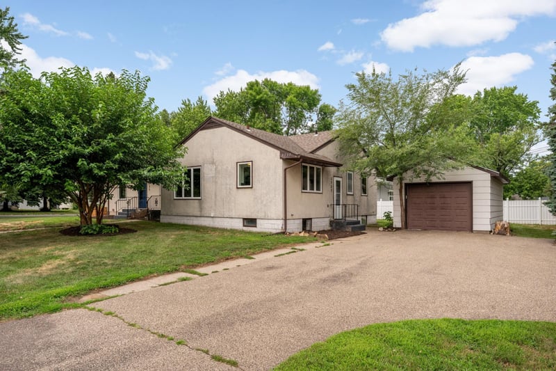 1735 4th St, White Bear Lake, MN 55110