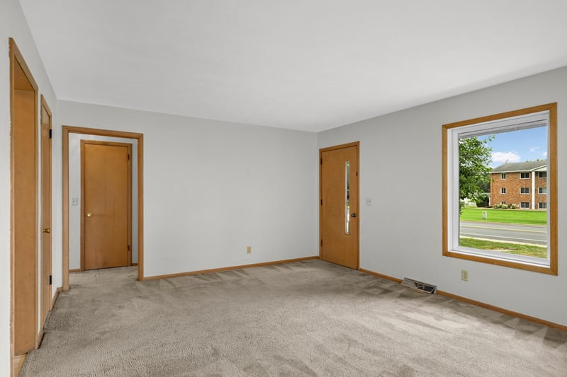 1735 4th St, White Bear Lake, MN 55110