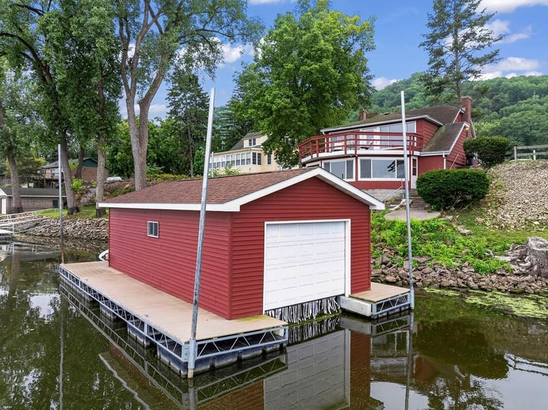 25289 Swan Ln, Winona, MN 55987