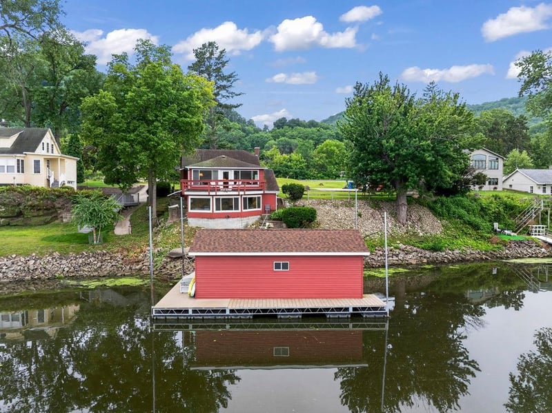 25289 Swan Ln, Winona, MN 55987