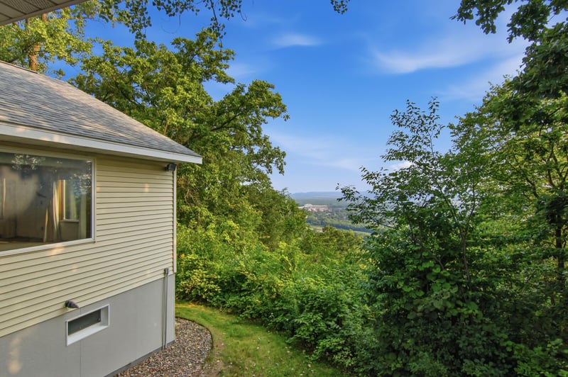 390 Skyline Dr, Wabasha, MN 55981