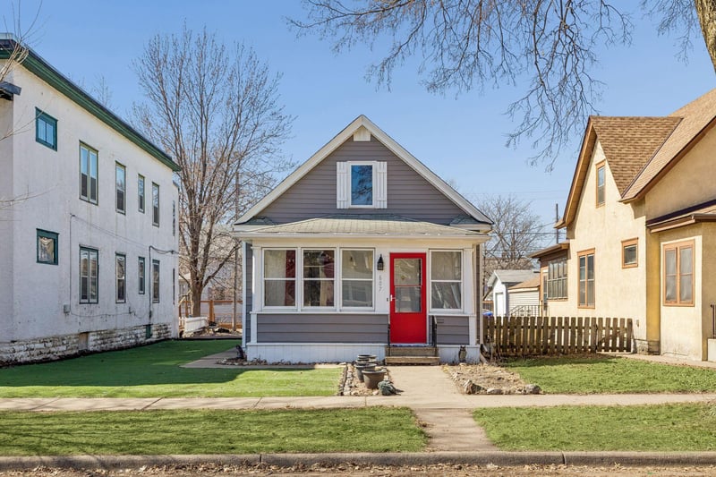 607 Simpson St, Saint Paul, MN 55104