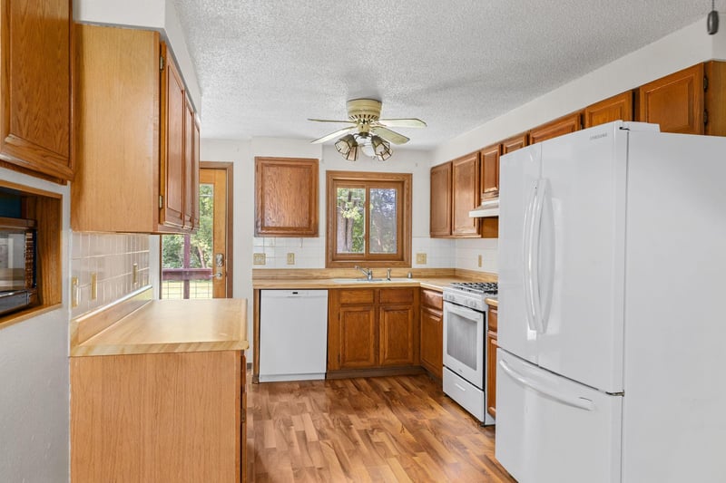 460 Center St, Dakota, MN 55925