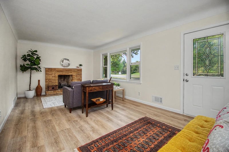 6230 Cahill Ave, Inver Grove Heights, MN 55076