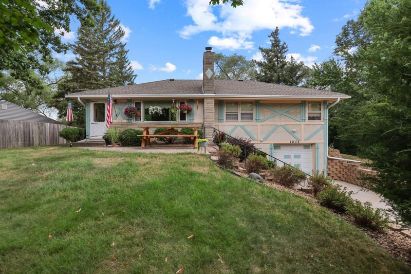 1933 Flandrau St, Maplewood, MN 55109