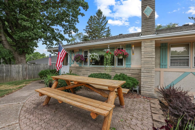 1933 Flandrau St, Maplewood, MN 55109