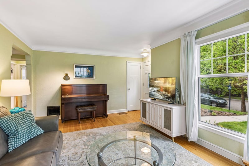 4251 Abbott Ave N, Robbinsdale, MN 55422