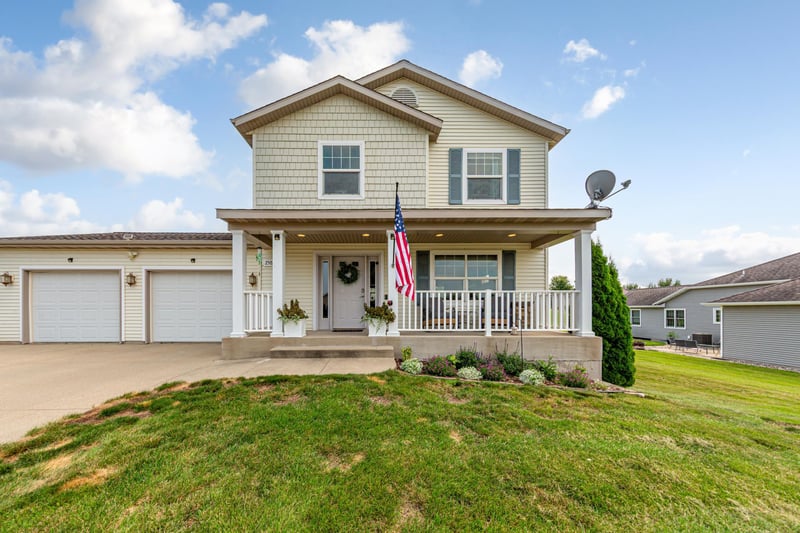 2502 6th St NE, Waseca, MN 56093