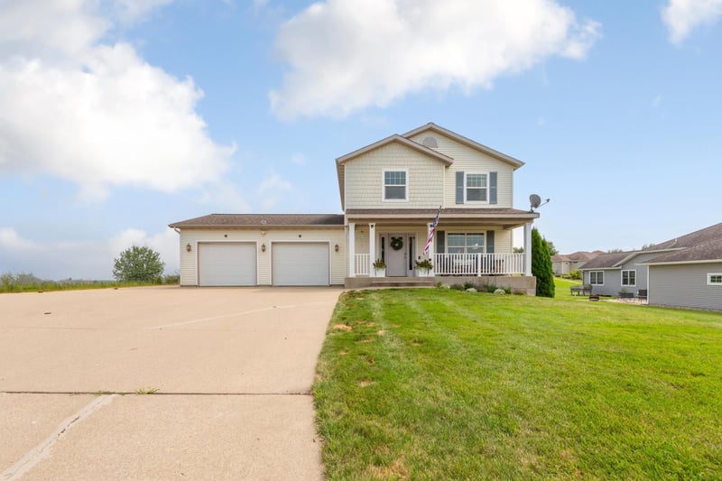 2502 6th St NE, Waseca, MN 56093