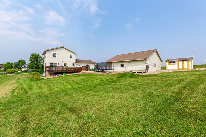 2502 6th St NE, Waseca, MN 56093