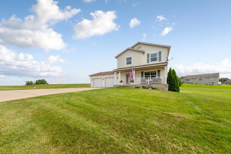 2502 6th St NE, Waseca, MN 56093