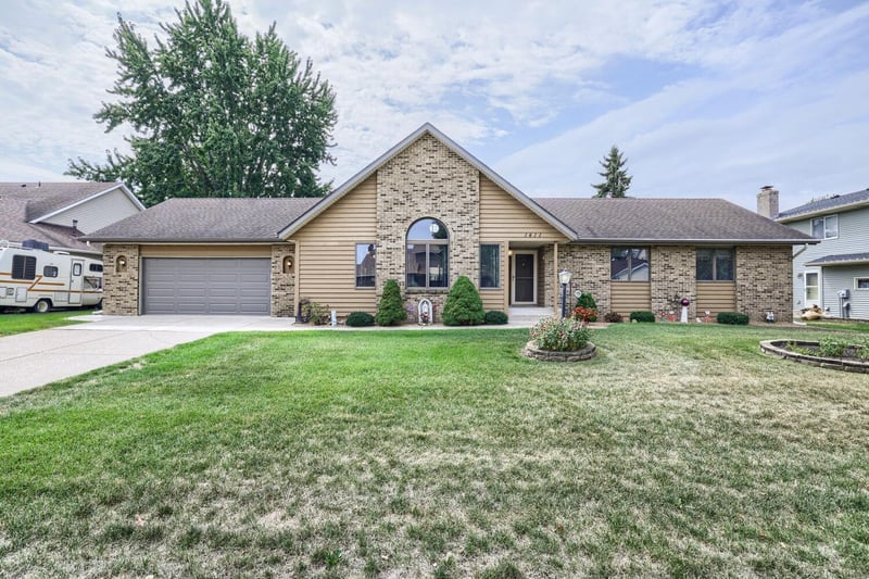 1411 Ridgewood Ct, Hastings, MN 55033