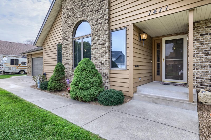 1411 Ridgewood Ct, Hastings, MN 55033