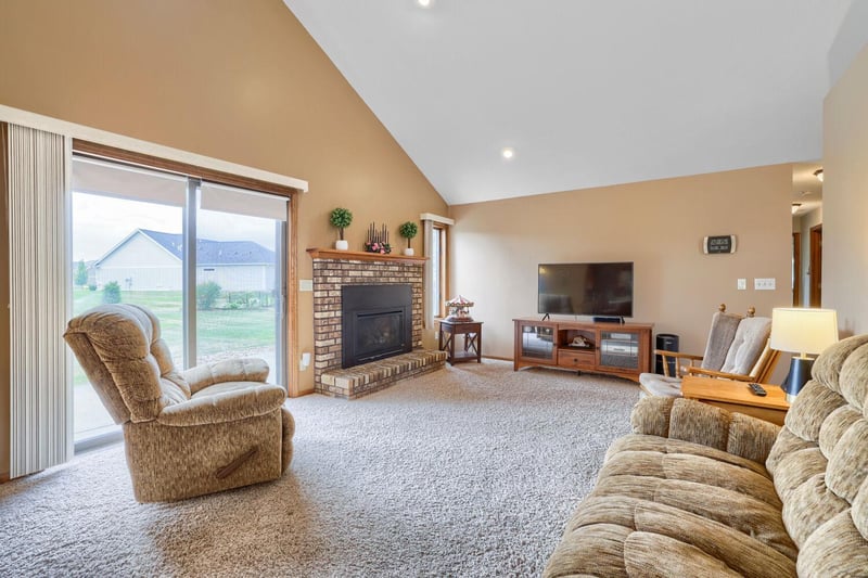 1411 Ridgewood Ct, Hastings, MN 55033