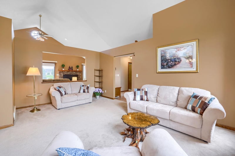 1411 Ridgewood Ct, Hastings, MN 55033
