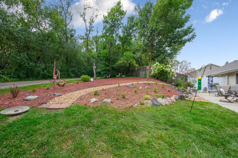 1715 Crystal Ln, Faribault, MN 55021