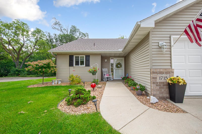 1715 Crystal Ln, Faribault, MN 55021