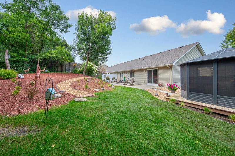 1715 Crystal Ln, Faribault, MN 55021