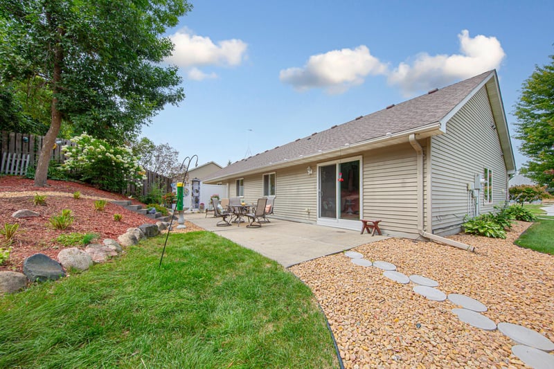 1715 Crystal Ln, Faribault, MN 55021