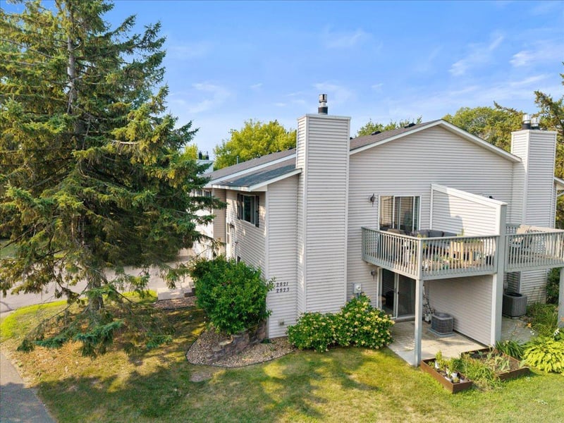 2823 Wimbledon Rg, Woodbury, MN 55125