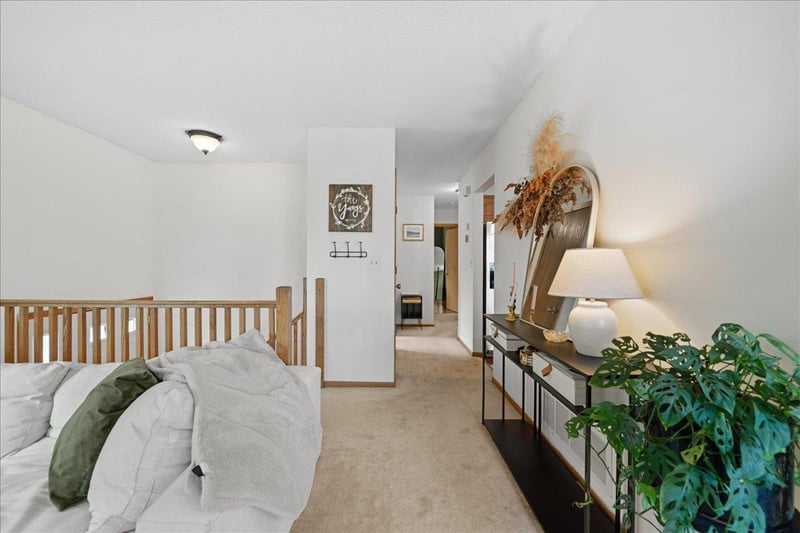 2823 Wimbledon Rg, Woodbury, MN 55125