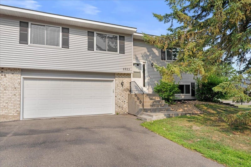 2823 Wimbledon Rg, Woodbury, MN 55125