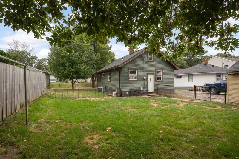 678 Hazel St N, Saint Paul, MN 55119
