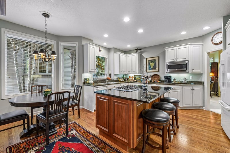635 Waycliffe Dr N, Wayzata, MN 55391