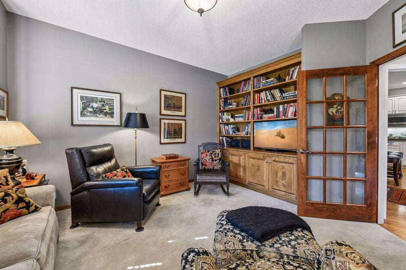 635 Waycliffe Dr N, Wayzata, MN 55391