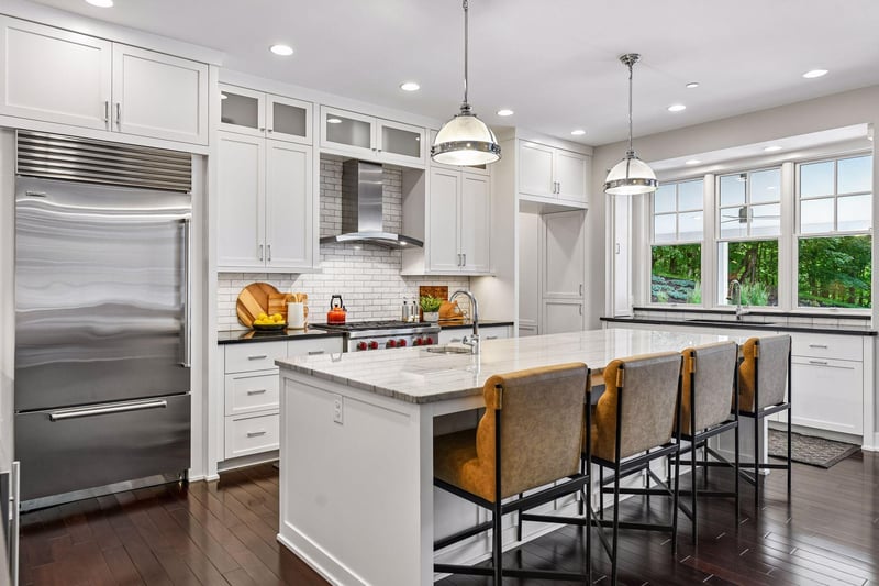 20575 Manor Rd, Shorewood, MN 55331