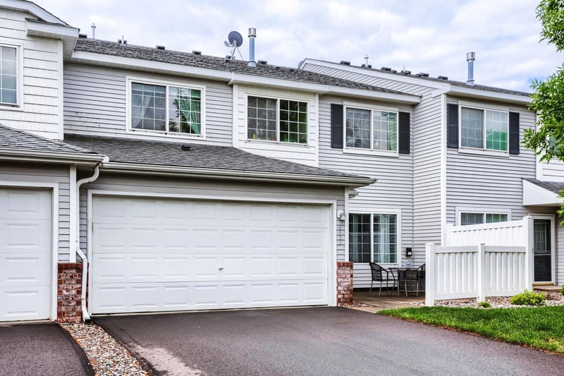 6452 158th St W, Apple Valley, MN 55124