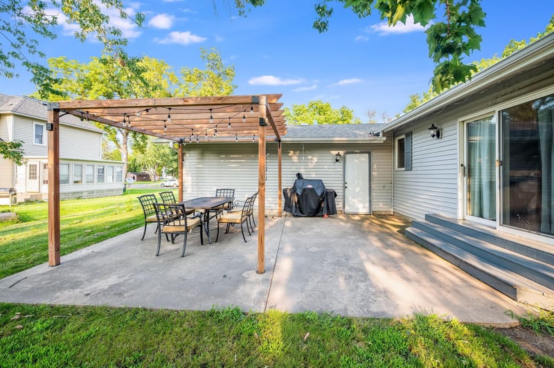 808 7th St S, Saint James, MN 56081