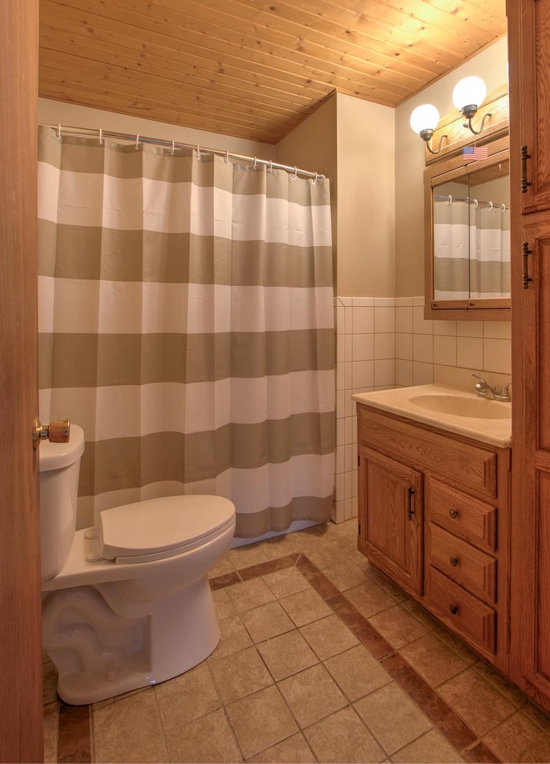 5456 Adams St, Mounds View, MN 55112