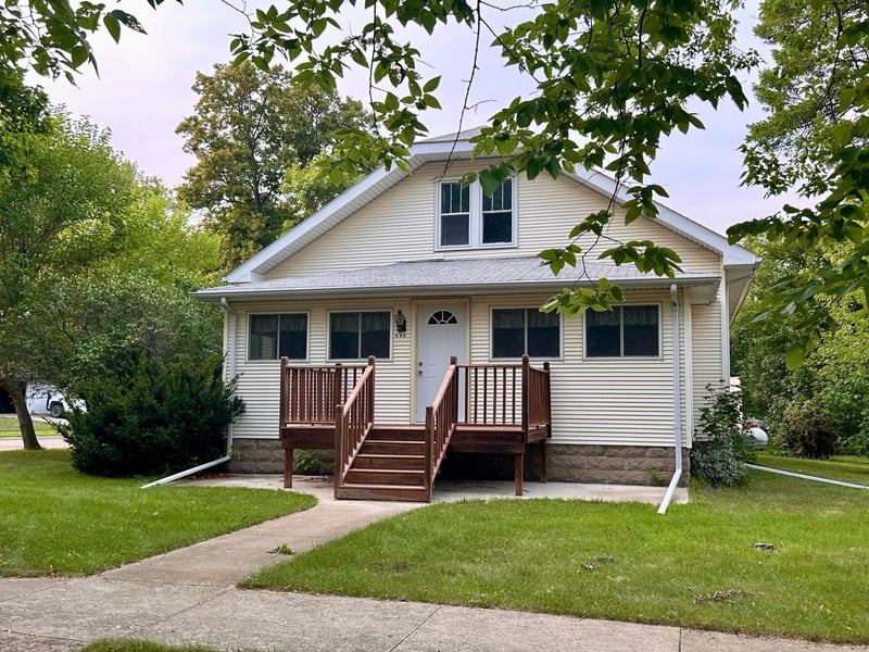 221 W Saxon St, Ivanhoe, MN 56142