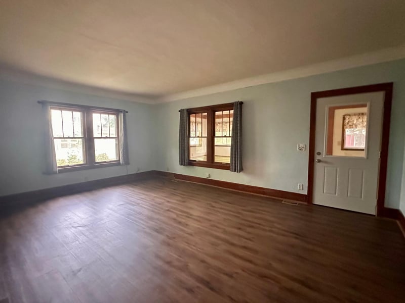 221 W Saxon St, Ivanhoe, MN 56142