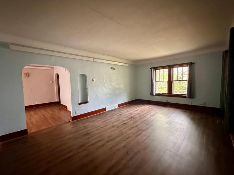 221 W Saxon St, Ivanhoe, MN 56142